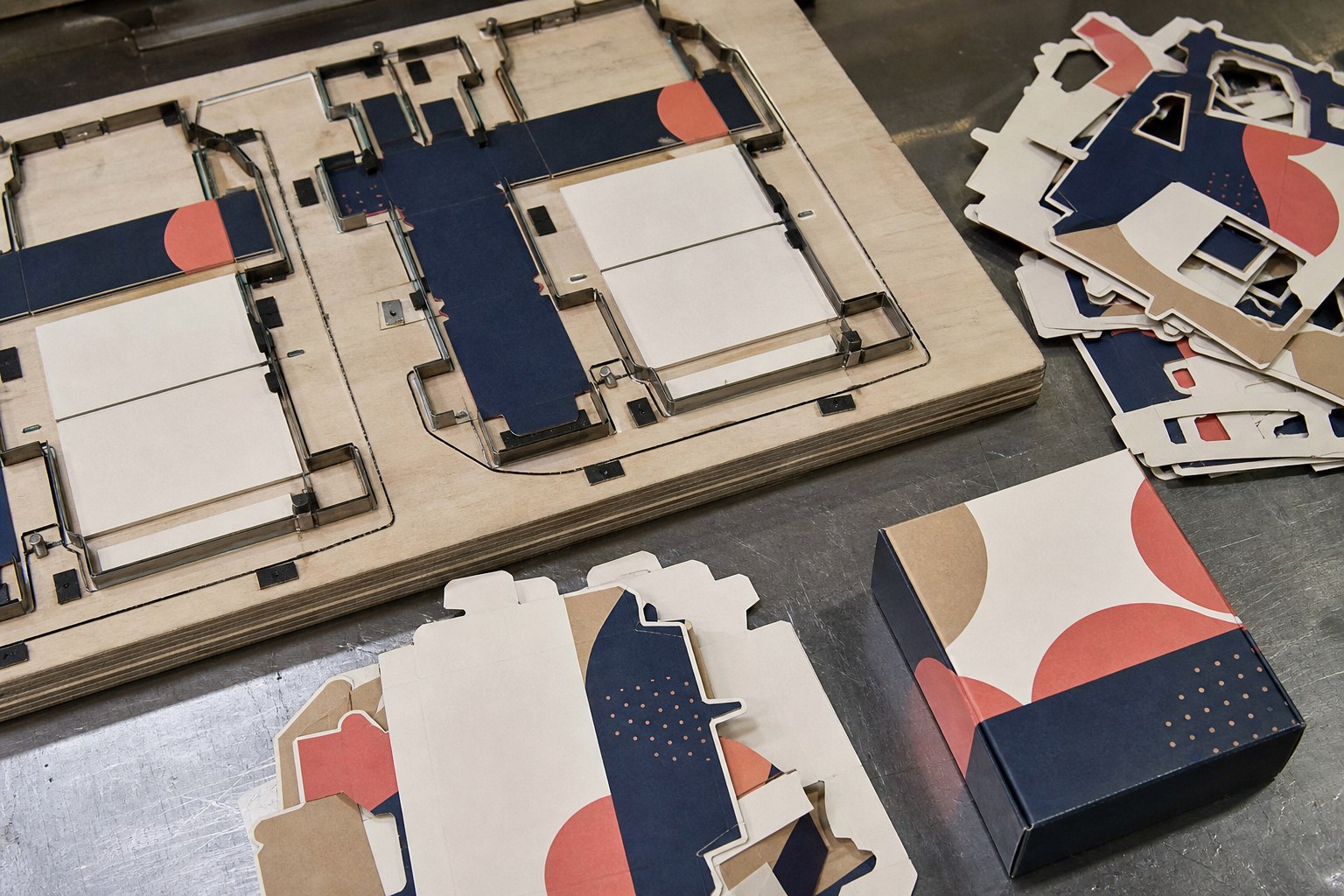 Conceptual packaging die-cutting forme and carton blanks